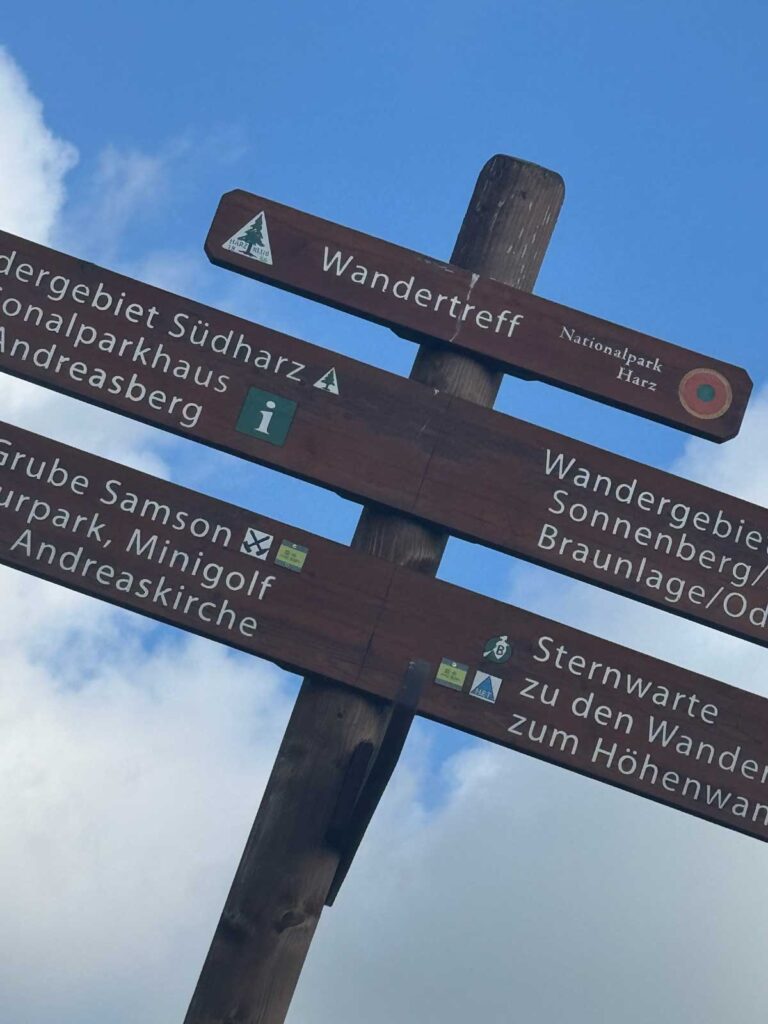 Wandertreff vor dem Kurhaus.